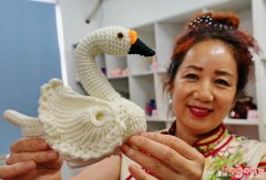 <b>巧手编织促增收</b>