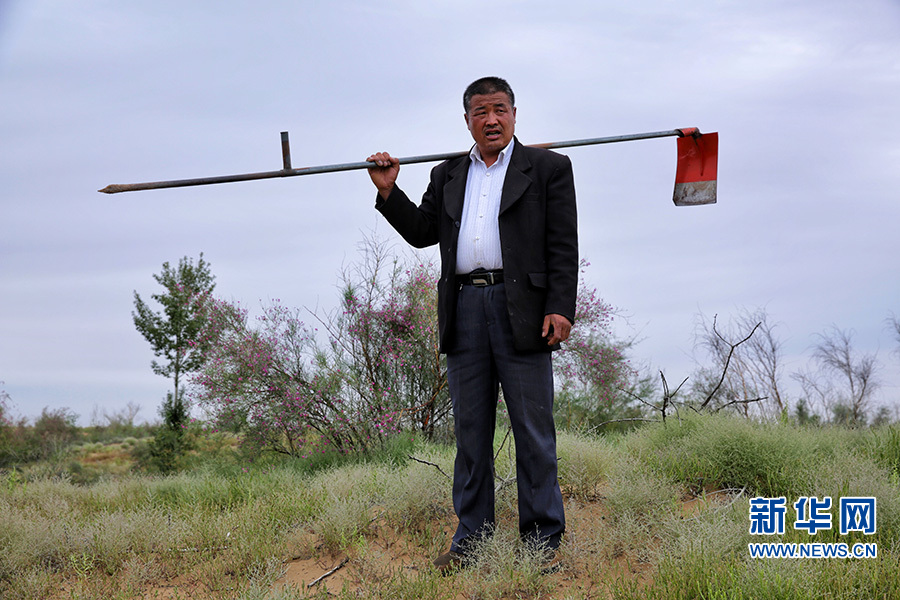 持“枪”入沙地:治沙劳模王银吉