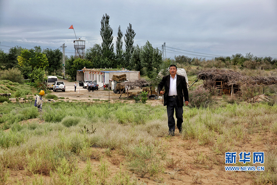 持“枪”入沙地:治沙劳模王银吉