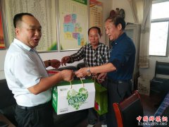 <b>陕西莲花寺镇：领导班子成员对“村两委”干部进行慰问</b>