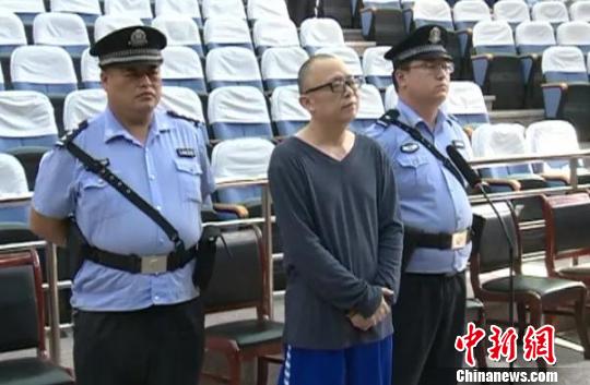 被告人金勇犯盗掘古文化遗址、古墓葬罪、玩忽职守罪，判处无期徒刑，剥夺政治权利终身，追缴违法所得十六万元，并处没收个人全部财产。　资料图 摄