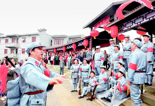 感受红色旅游魅力