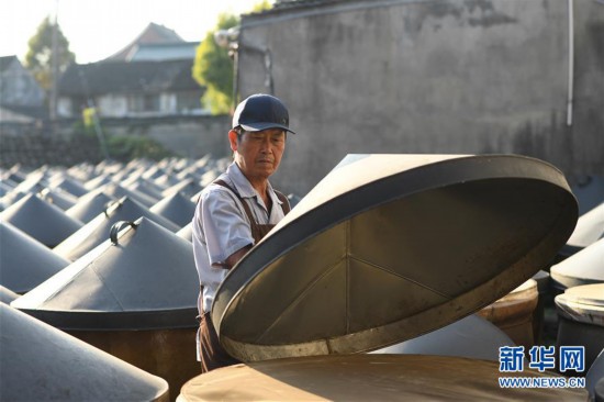 （社会）（3）浙江绍兴：水乡古镇游人多