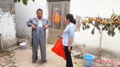 <b>安徽谯城区龙扬镇：党员干部心系贫困户 送衣暖人心</b>