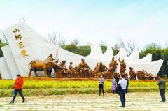 “山乡巨变”群雕扮靓村庄