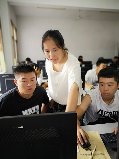 陈文芳：从普通老师到“湖南省技术能手”
