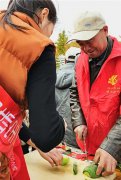 郯城：村书记“借机”亮特产   众游客现场“尝个鲜”