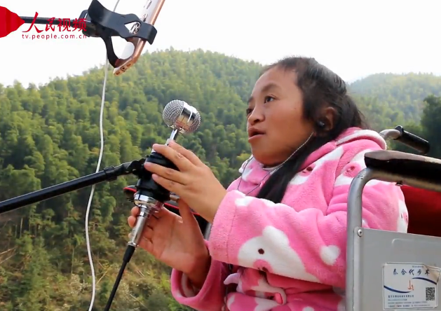 “袖珍姑娘”玩直播 半年卖出2000只鸡10000枚蛋