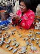 山东：农村女巧手编织“幸福梦”