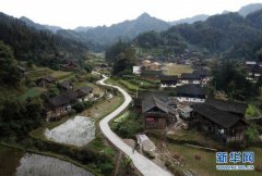 <b>贵州丹寨：推进乡村公路建设 编织乡村致富网络</b>