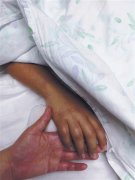 “跨省抢救”男孩离世 捐出角膜圆“医生梦”