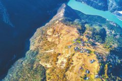 <b>一条公路打通彝寨“致富梦”</b>