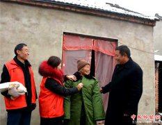 山东郯城：东圣村志愿者送温暖“孤寡老人”冬季不觉冷
