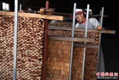 <b>安徽泾县：小木梳成就大产业</b>