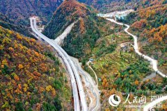 <b>巴陕高速全线通车 天险变坦途</b>