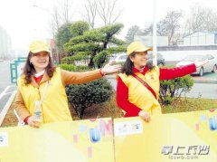 退休教师10年筹款300多万元助人 写下4本“爱心笔记”