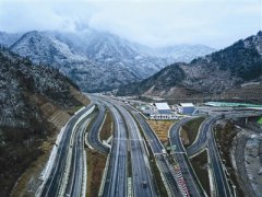 <b>雅康高速12月31日全线试通车！成都到康定3.5小时跑拢</b>