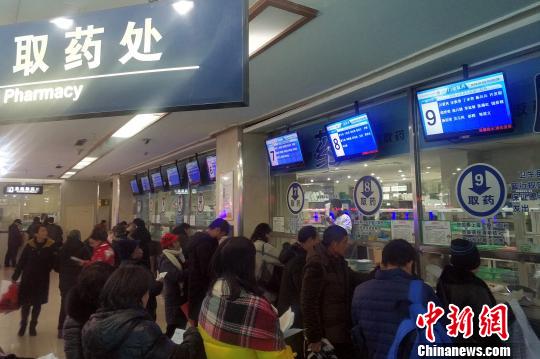 南昌大学第一附属医院门诊大楼一楼药房，“肠泰合剂”已下架。　王昊阳 摄