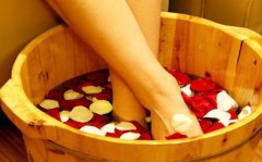 <b>冬天泡脚“糖友”注意什么</b>