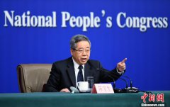 教育部部长陈宝生：2019年下大力气为教师减负