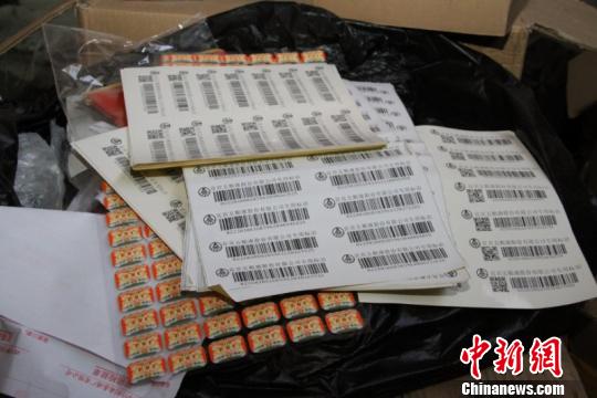假酒通过物流快递销售至全国各地 湖北省公安厅供图 摄