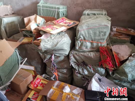 湖北警方打掉一制贩假酒团伙 湖北省公安厅供图 摄