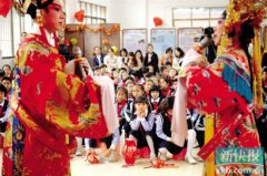 广州：校车全方位实时监控 紧急求助可一键报警