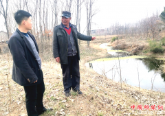 <b>山东郯城：66岁老人何元忠跳入河塘勇救儿童传佳话</b>