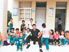 <b>他被称为“OK老师” 毕业第一站：山区支教</b>