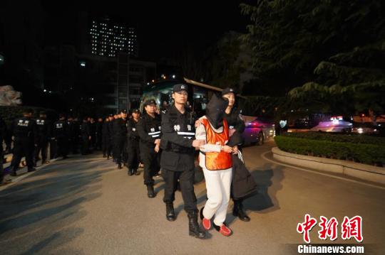 武汉警方三赴上海打掉诈骗团伙刑拘51人
