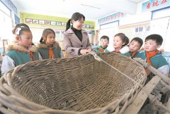 <b>新时代劳动教育怎样落地生根</b>