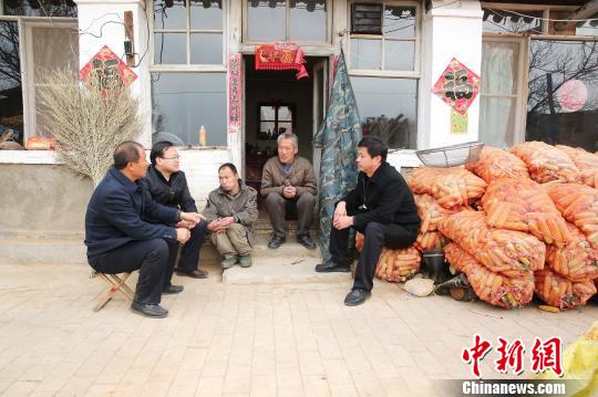 河北山坳里的贫困户“摘帽”记