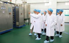 “YI起护苗，疫苗大揭秘”公益科普系列活动举办 家长走进疫苗生产一线