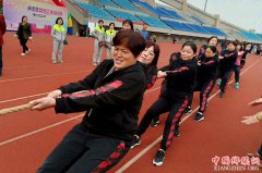 <b>安徽和县乌江镇：巾帼不让须眉 拔河比赛展风采</b>