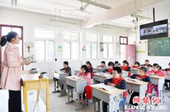 安徽金寨山里娃走进“智慧课堂”