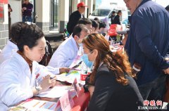 <b>安徽阜阳市肿瘤医院医务人员走进枣庄镇为群众免费义诊</b>