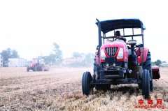 安徽颍东：秸秆还田 节本增效