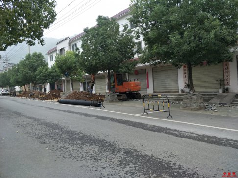 <b>安徽棠溪镇：集镇污水管网施工进行中，有力改善居民生活卫生状况</b>
