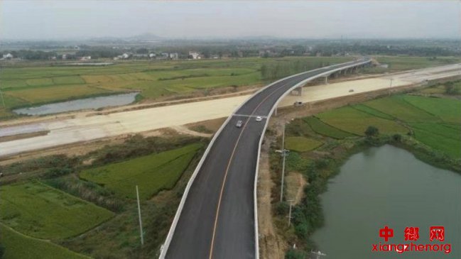 安徽庐江：郭河镇境内汤池大道与Y形路上跨桥顺利通车