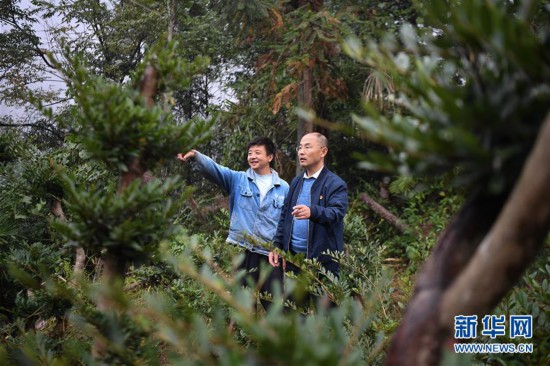 （图片故事）（10）大山里的“背包书记”