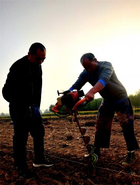 <b>山东郯城：村主任敢于“吃螃蟹”带头兴建“扶贫棚”</b>