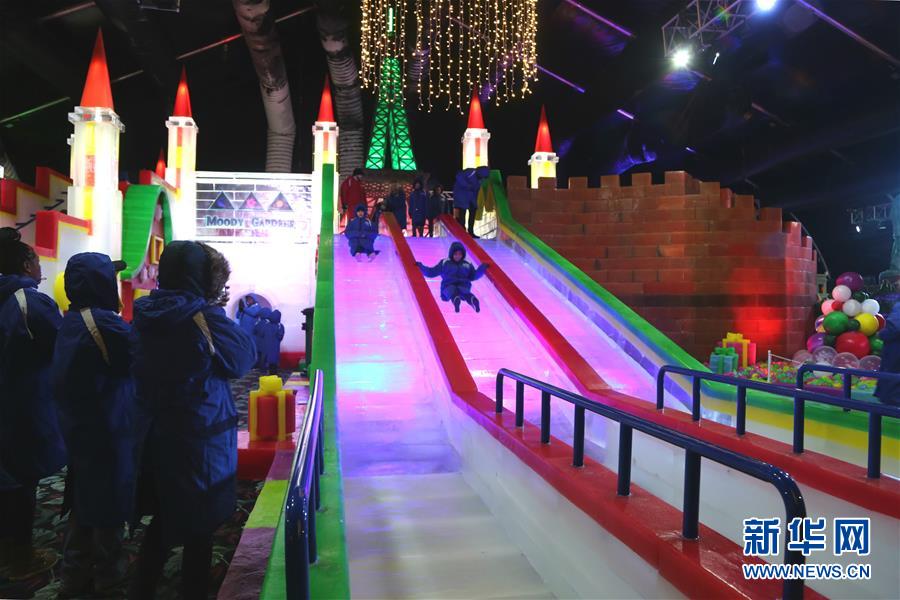 （国际）（1）中国冰雕师在美国打造“冰雪奇缘”