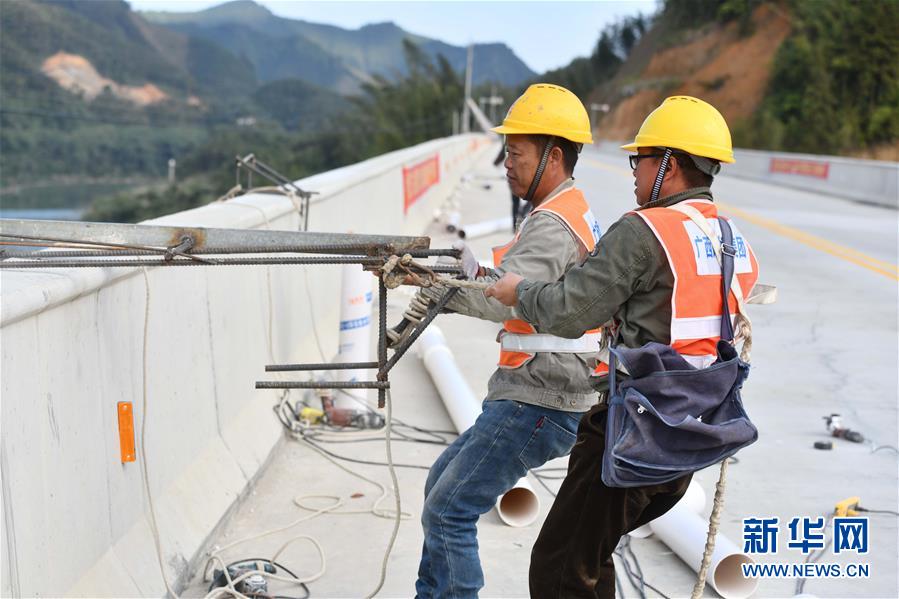 （社会）（1）广西融水：积极推进“乡乡通二级路”工程