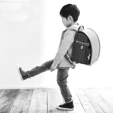 孩子书包背不好，容易伤脊柱颈椎