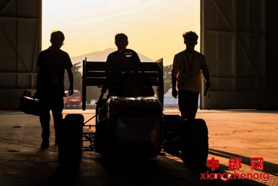 “死磕”无人驾驶：一群理工“学霸”耍起十八般武艺