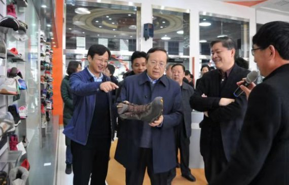 南阳市政协主席张生起率住宛省政协委员到商丘开展异地视察