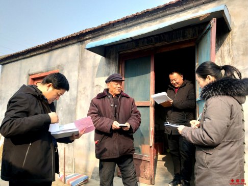 <b>山东郯城：群众打“电话”服务跟登门</b>