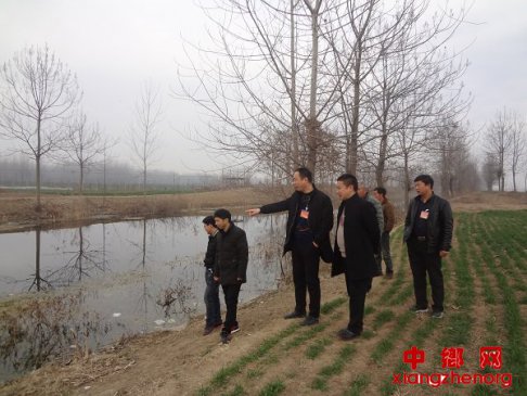 安徽界首：人大巡河 保水不受污染