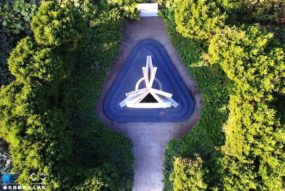 ▲中山码头遇难同胞纪念碑，中山码头乃侵华日军南京大屠杀遗址之一。新华网 应康伟摄