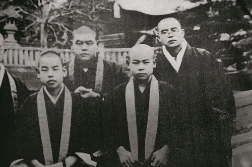 ▲1939年，小林宽澄(前排右一)在入伍前夕。